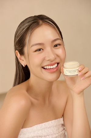 AXIS-Y 6+1+1 Advanced Formula Dark Spot Correcting Glow Cream Moisturizing Gel Cream for skin with hyperpigmentation