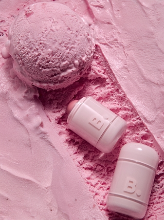 Banila Co. Romantic Blush produit multifonctionnel lèvres et visage pour un look parfait