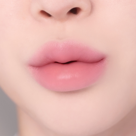 Banila Co. Romantic Blush produit multifonctionnel lèvres et visage pour un look parfait