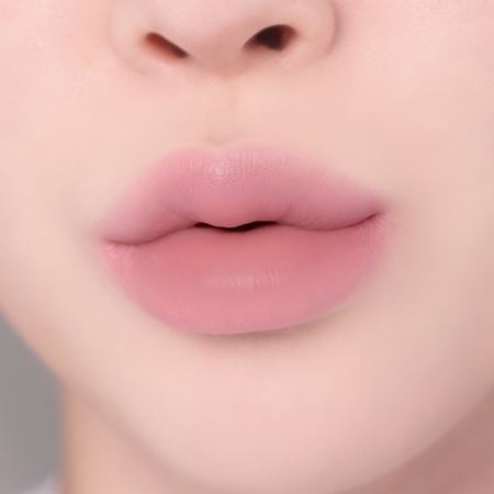 Banila Co. Romantic Blush produit multifonctionnel lèvres et visage pour un look parfait