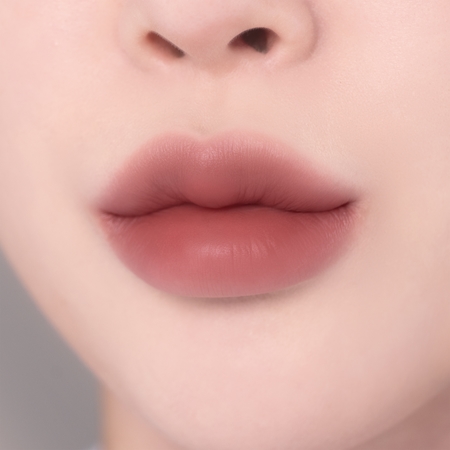 Banila Co. Romantic Blush produit multifonctionnel lèvres et visage pour un look parfait