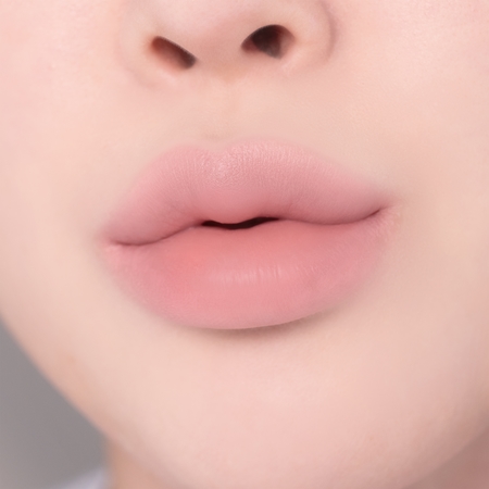 Banila Co. Romantic Blush produit multifonctionnel lèvres et visage pour un look parfait