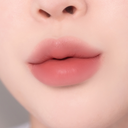 Banila Co. Romantic Blush produit multifonctionnel lèvres et visage pour un look parfait