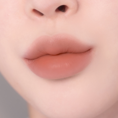 Banila Co. Romantic Blush produit multifonctionnel lèvres et visage pour un look parfait