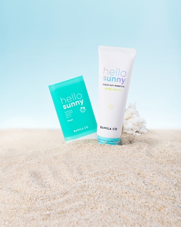 Banila Co. hello sunny Fresh Essence Sun Stick lehký ochranný krém na obličej SPF 50+