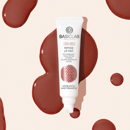 BasicLab Dermocosmetics Beauties spīdīgs lūpu balzams ar peptīdiem