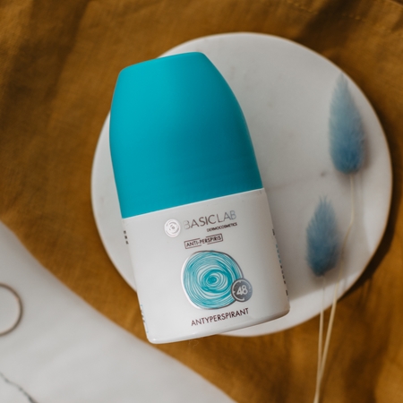 BasicLab Dermocosmetics Anti-Perspiris antiperspirant roll-on s 48hodinovým účinkem