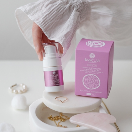 BasicLab Dermocosmetics Esteticus tehokas uudistava seerumi sisältää keramideja