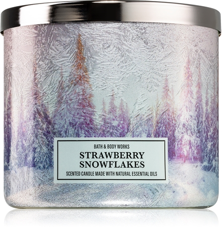 Bath & Body Works Strawberry Snowflakes scented candle | notino.co.uk