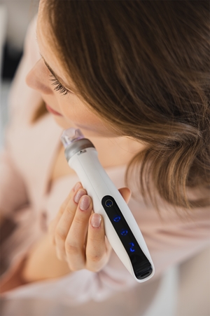 Beautifly CollagenBoost Mesotherapie mit Microinjektionen zur Stimulation des Haarwachstums