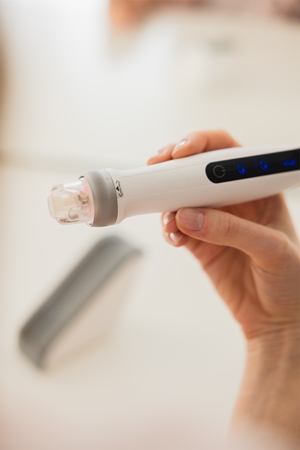 Beautifly CollagenBoost Mesotherapie mit Microinjektionen zur Stimulation des Haarwachstums