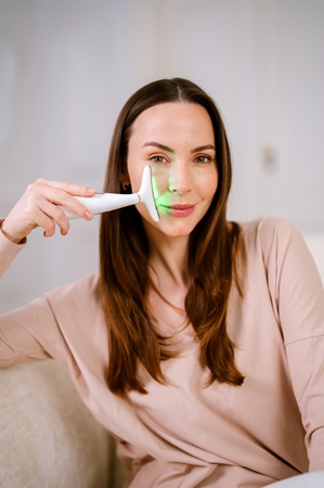 Beautifly LumaLift Pro LED massage device for the face and body