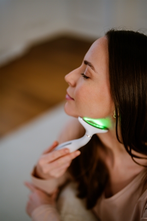Beautifly LumaLift Pro LED massage device for the face and body