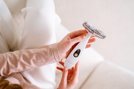 Beautifly LumaLift Pro LED massage device for the face and body