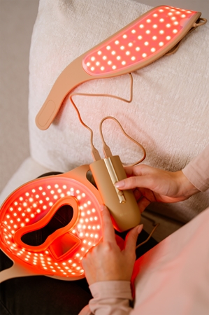 Beautifly Aura NovaSkin Pro LED treatment mask for face and neck