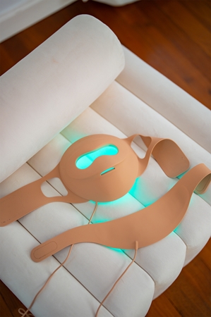 Beautifly Aura NovaSkin Pro LED treatment mask for face and neck
