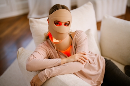 Beautifly Aura NovaSkin Pro LED treatment mask for face and neck