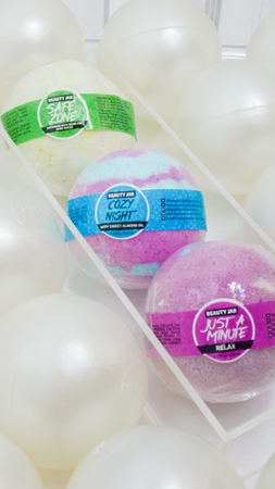 Beauty Jar Safe Zone Bath Bomb with almond oil