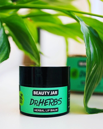 Beauty Jar Dr. Herbs balzám na rty s vyživujícím účinkem