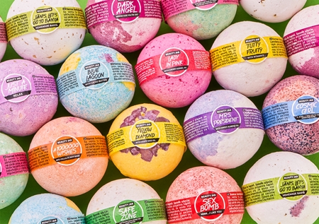 Beauty Jar Box Of Crayons Bath Bomb with almond oil