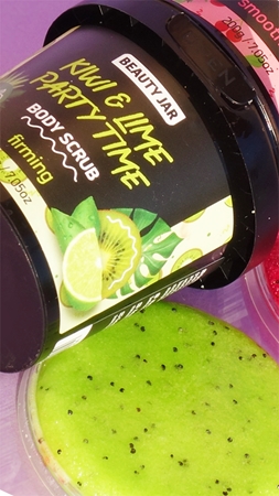 Beauty Jar Kiwi & Lime Party Time zpevňující tělový peeling