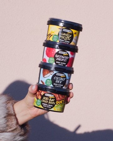 Beauty Jar Yummy Vanilla Mellow απαλό Scrub με αναζωογονητικά αποτέλεσματα