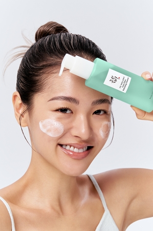 Beauty of Joseon Green Plum Refreshing Cleanser crème moussante nettoyante douce pour un effet naturel