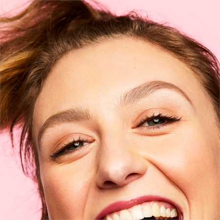 Benefit High Brow Glow aufhellender Liner unter die Augenbrauen
