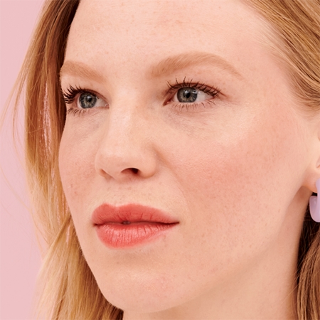 Benefit Gimme Brow+ Volumizing Pencil vodoodporen svinčnik za obrvi za volumen