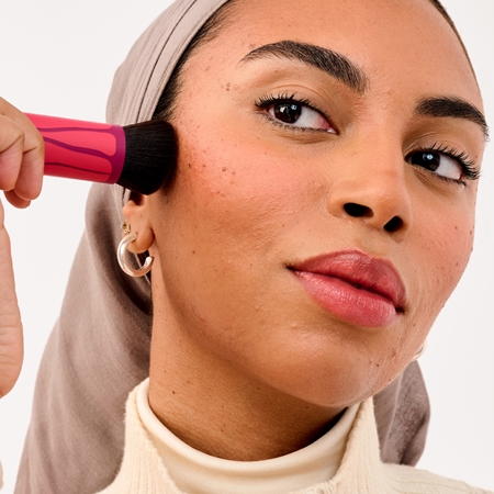 Benefit Hoola bronz puder z mat učinkom