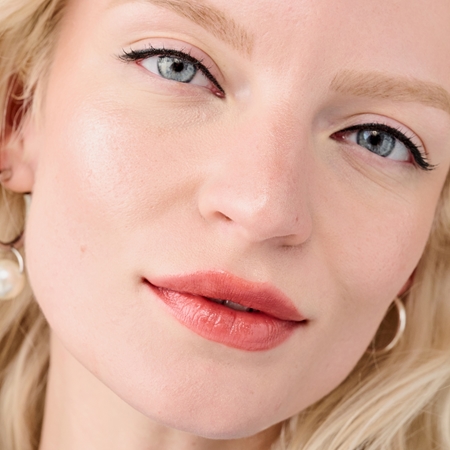 Benefit Plushtint зволожувальна рідка матова губна помада