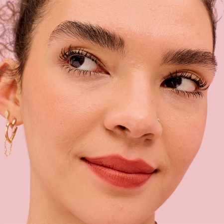 Benefit Plushtint mat vlažilna tekoča šminka