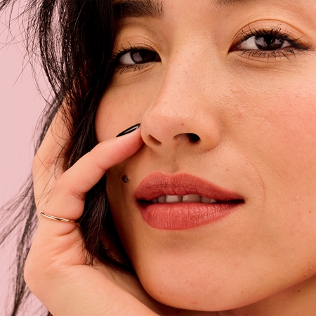 Benefit Plushtint matný hydratačný tekutý rúž