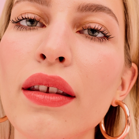 Benefit Plushtint mat vlažilna tekoča šminka