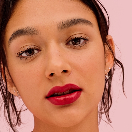 Benefit Plushtint mat vlažilna tekoča šminka