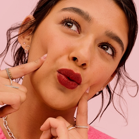 Benefit Plushtint mat vlažilna tekoča šminka