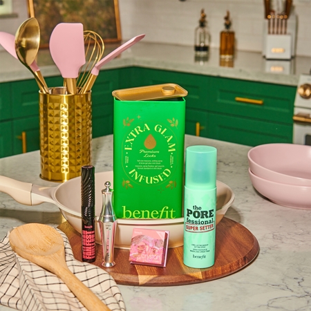 Benefit Extra Glam Infused sada dekoratívnej kozmetiky