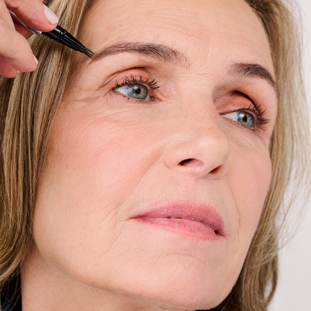 Benefit Mighty Fine Brow Pen олівець для брів