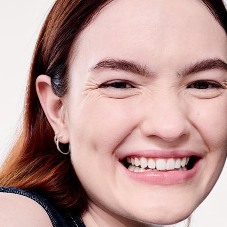 Benefit The POREfessional Foundation das flüssige aufhellende Make-up mit Niacinamid