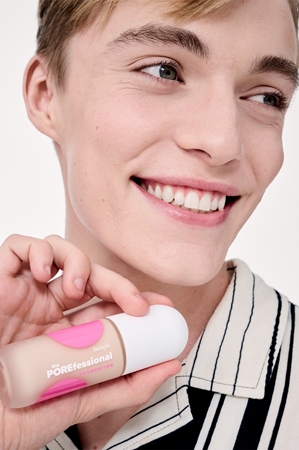 Benefit The POREfessional Foundation das flüssige aufhellende Make-up mit Niacinamid