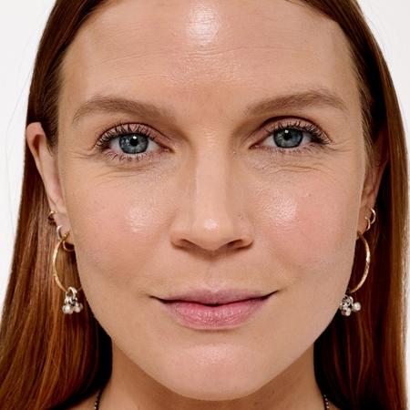 Benefit The POREfessional Foundation das flüssige aufhellende Make-up mit Niacinamid