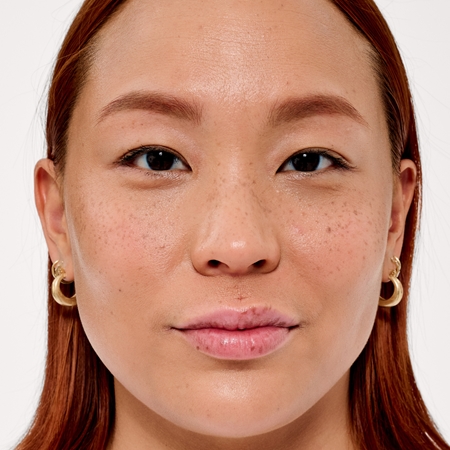 Benefit The POREfessional Foundation das flüssige aufhellende Make-up mit Niacinamid