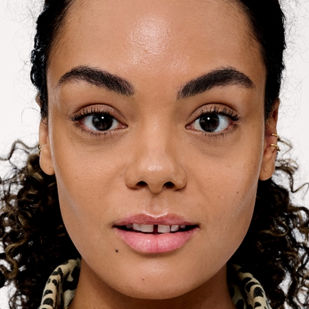 Benefit The POREfessional Foundation das flüssige aufhellende Make-up mit Niacinamid
