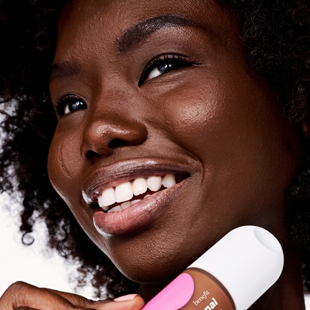 Benefit The POREfessional Foundation das flüssige aufhellende Make-up mit Niacinamid