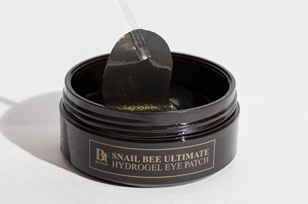 Benton Snail Bee Hydrogel Eye Mask to treat swelling and dark circles