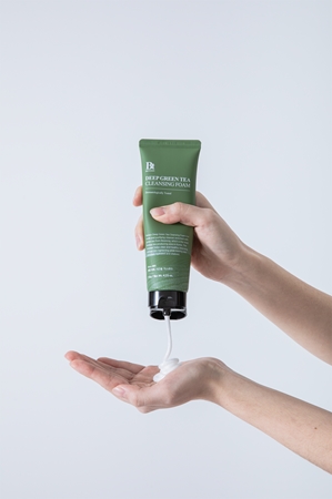Benton Deep Green Tea mousse nettoyante hydratante au thé vert