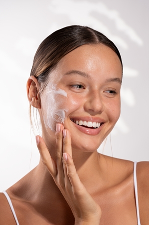 Bielenda GLAZE & GLOW hydratační a rozjasňující pleťový krém pro suchou pleť