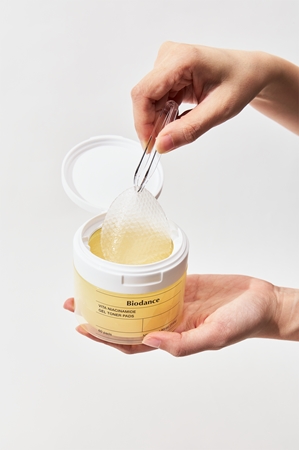 Biodance Vita Niacinamide toner pads with brightening effect