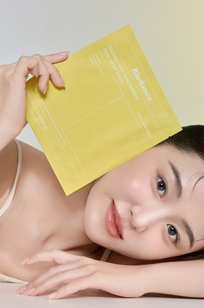 Biodance Radiant Vita Niacinamide Real Deep Mask Whitening Face Mask to even out skin tone