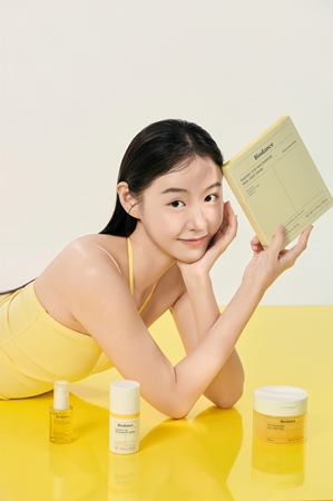 Biodance Radiant Vita Niacinamide Cream Moisturizing and Nourishing Cream to brighten and smooth the skin